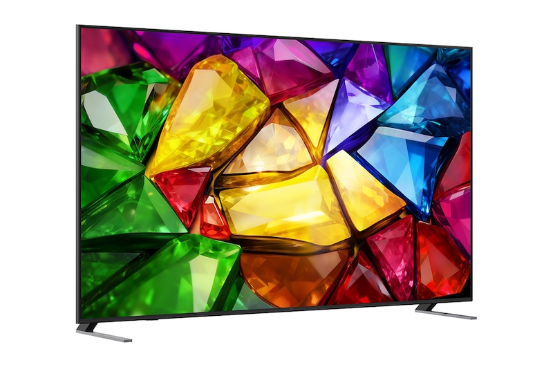 A tecnologia Cores Primárias RGB Pro, utilizada na LG Mini RGB evo AI MRGB85, apresenta uma imagem dividida que compara a cor LED convencional à esquerda com edifícios mais brilhantes e saturados à direita, destacando a cobertura de 100% do espaço de cores DCI-P3 e 100% do Adobe RGB.