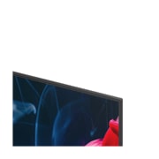 A LG QNED evo AI QNED80 Mini LED apresenta o AI Hub para personalização, com um ícone de IA acima do controle remoto, cercado por rótulos para Multi AI Search, AI Concierge, AI Voice ID com My Page, AI Chatbot, AI Picture Wizard e AI Sound Wizard.