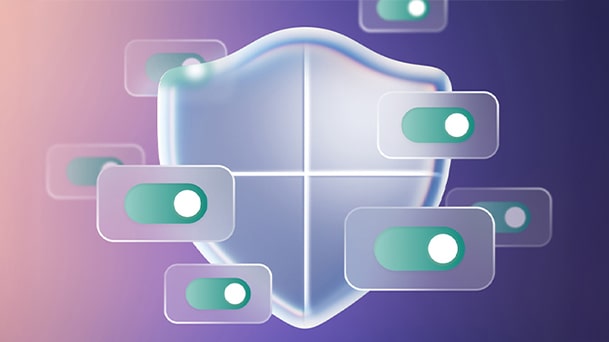 Cette image montre un ordinateur portable affichant l'écran d'accueil de Windows 11 avec une grande icône translucide en forme de bouclier superposée, symbolisant les fonctionnalités avancées de sécurité et de protection de Windows 11.