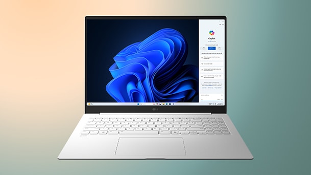 Cette image montre un ordinateur portable affichant un écran Windows 11 clair sur un fond dégradé avec la mention « Améliorez votre efficacité ».