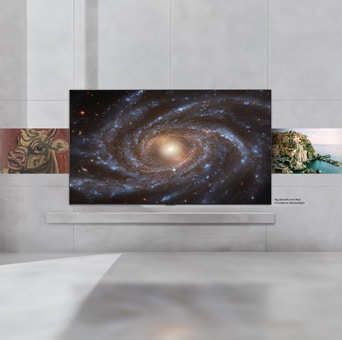 Das LG Gallery TV AI mit Rahmen LX7 ART TV mit LG Gallery+ zeigt kuratierte Kunstwerke – Bilder zum Thema Weltraum, Gemälde im koreanischen Stil und malerische Landschaften –, die nacheinander auf dem Bildschirm angezeigt werden.