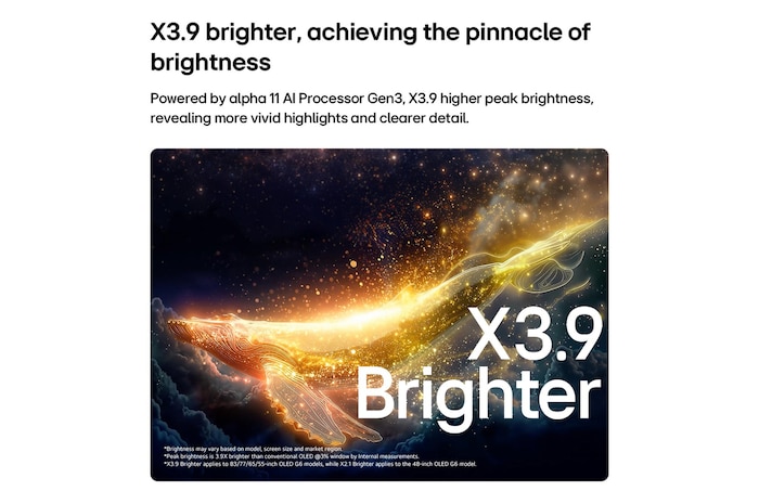 Das LG OLED evo AI G6 mit Brightness Booster Ultra zeigt eine dunkle Szene, in der sich die hell beleuchtete Silhouette eines Wals von leuchtenden Partikeln abhebt – es bietet eine 3,9-mal hellere Leuchtkraft mit klareren Details.