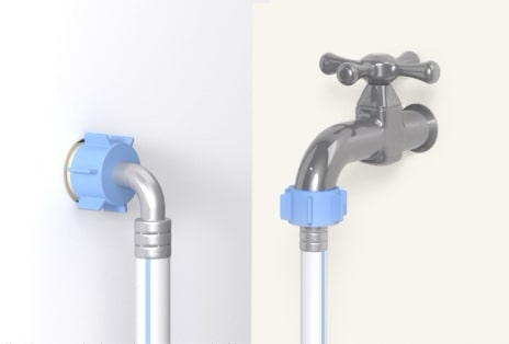 Primer plano del panel trasero con las mangueras de entrada y salida correctamente conectadas.