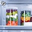 Vista dividida del interior del refrigerador LG que muestra el almacenamiento de alimentos frescos frente al almacenamiento propenso a la congelación, se destaca la tecnología Total No Frost para una conservación óptima de los alimentos.