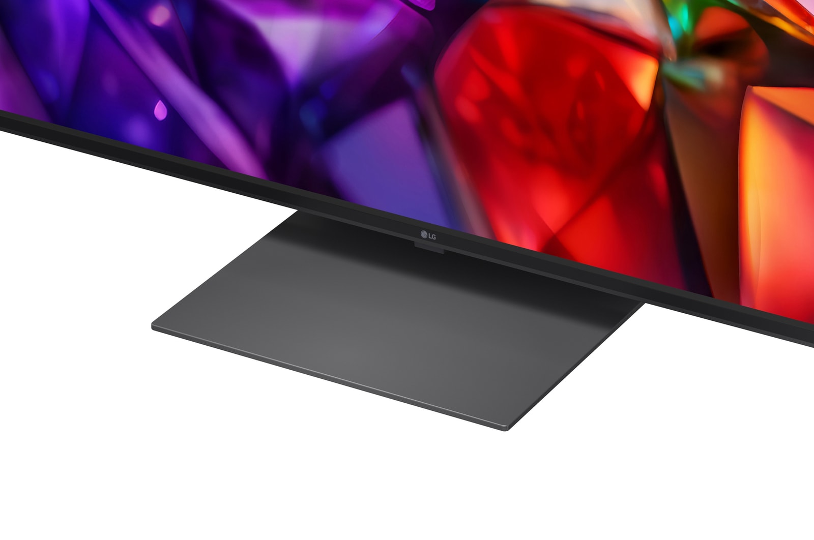 Přední pohled na model LG Micro RGB evo AI MRGB95, uvedený na trh v roce 2026, nabízí živý, křišťálově čistý obraz s ostře definovanými červenými, zelenými a modrými odstíny, 100" displej, systém webOS, technologii RGB Primary Color Ultra a procesor alpha 11 AI Processor 4K Gen3. 