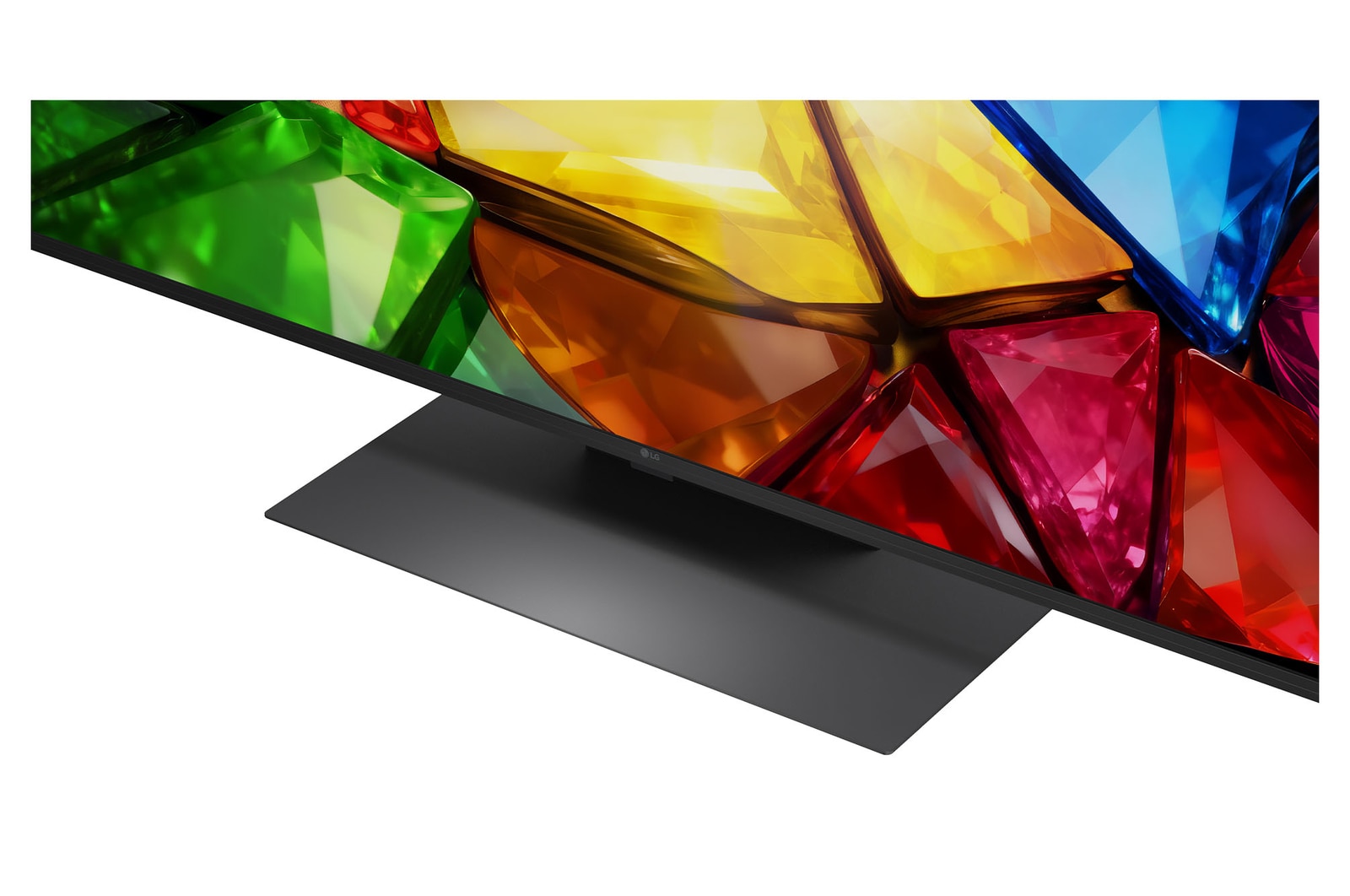 Die Vorderansicht des LG Mini RGB evo AI MRGB86 zeigt ein lebendiges, kristallines Bild von scharf definierten mehrfarbigen Facetten mit 75-Zoll-Display, webOS, RGB Primary Color Pro und alpha 8 Gen3 4K AI-Prozessor.