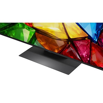 Die Vorderansicht des LG Mini RGB evo AI MRGB86 zeigt ein lebendiges, kristallines Bild von scharf definierten mehrfarbigen Facetten mit 75-Zoll-Display, webOS, RGB Primary Color Pro und alpha 8 Gen3 4K AI-Prozessor.