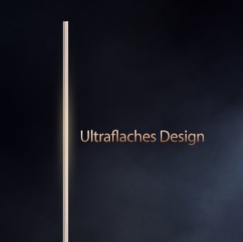 Der LG OLED evo AI W6 Wallpaper TV mit seinem ultraflachen Wallpaper Design hebt sein ultraschlankes Seitenprofil vor einem dunklen Hintergrund hervor und unterstreicht durch seine bemerkenswert schlanke Form die nahtlose Integration in den Raum.