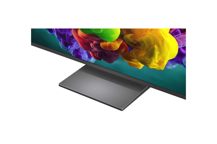 Ein LG QNED evo AI QNED90 Mini LED mit Dynamic QNED Color füllt den Bildschirm mit lebendigen, fließenden Spritzern in mehrfarbigen, wie gemalt erscheinenden Bewegungen und verdeutlicht so den lebendigen Farbausdruck und den 100-prozentigen Farbumfang „100% Color Volume“ bei dynamischen Visuals.