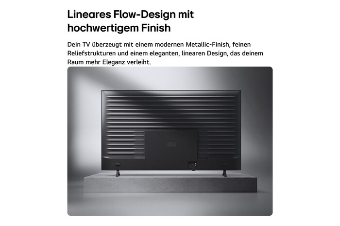 Ein LG QNED AI QNED70 Mini LED wird von hinten gezeigt und präsentiert eine metallische Rückseite mit gleichmäßig angeordneten horizontalen Rillen, die ein klares, strukturiertes Erscheinungsbild schaffen und das Linear Flow Design über die gesamte Oberfläche betonen.