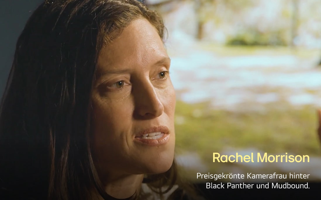 Rachel Morrison, die preisgekrönte Kamerafrau hinterBlack Panther und Mudbound, spricht in einer warmen, sanft beleuchteten Umgebung. Diese vermittelt eine professionelle und nachdenkliche Atmosphäre.