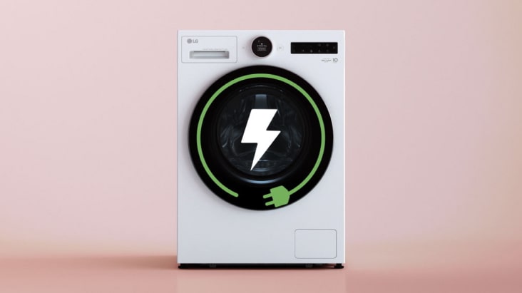 Lavadora LG blanca sobre fondo rosa con una infografía sobre energía y una línea verde que recorre el círculo del tambor