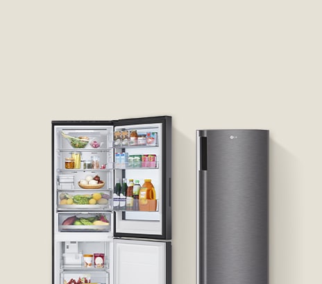 El lado izquierdo muestra un refrigerador con congelador LG negro con la puerta abierta, alimentos y bebidas perfectamente organizados, y el lado derecho muestra un congelador de una puerta cerrado.