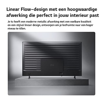 LG NANO 4K UHD AI NU90 is van achteren te zien, waarbij een metalen achterpaneel zichtbaar is met gelijkmatig verdeelde horizontale ribbels die zorgen voor een strakke, gestructureerde uitstraling en het Linear Flow Design over het hele oppervlak benadrukken.