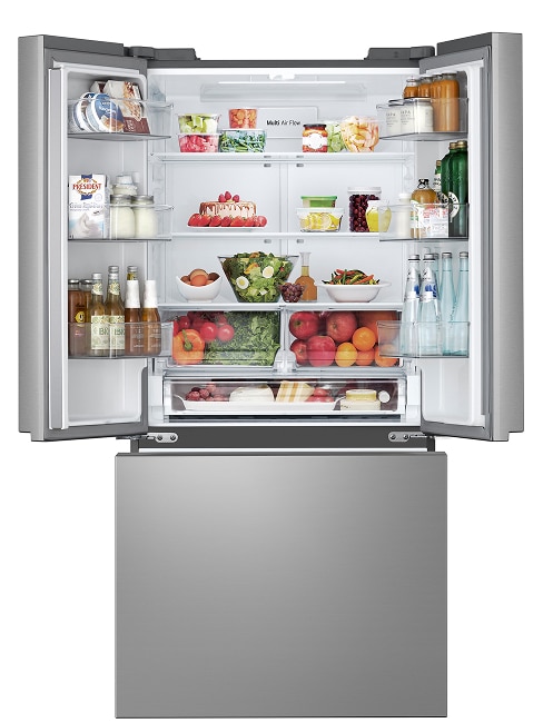 Refrigerador LG GM65BPP con diseño de dos puertas en la parte superior y un cajón inferior, totalmente equipado con frutas, verduras, bebidas y alimentos frescos, que ofrece un amplio espacio de almacenamiento y compartimentos organizados para el uso diario.