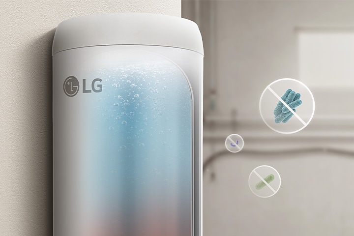 Čistá voda uvnitř nádrže LG je vizualizována, což podtrhuje hygienickou teplou vodu a snížený růst bakterií.	