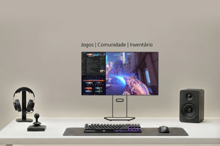 Este vídeo mostra uma configuração de monitor de jogos com alta taxa de atualização para jogadores competitivos, onde o monitor principal exibe jogabilidade FPS rápida, enquanto os monitores secundários apresentam métricas de desempenho, chat e estatísticas do jogo para apoiar um jogo competitivo focado na precisão.