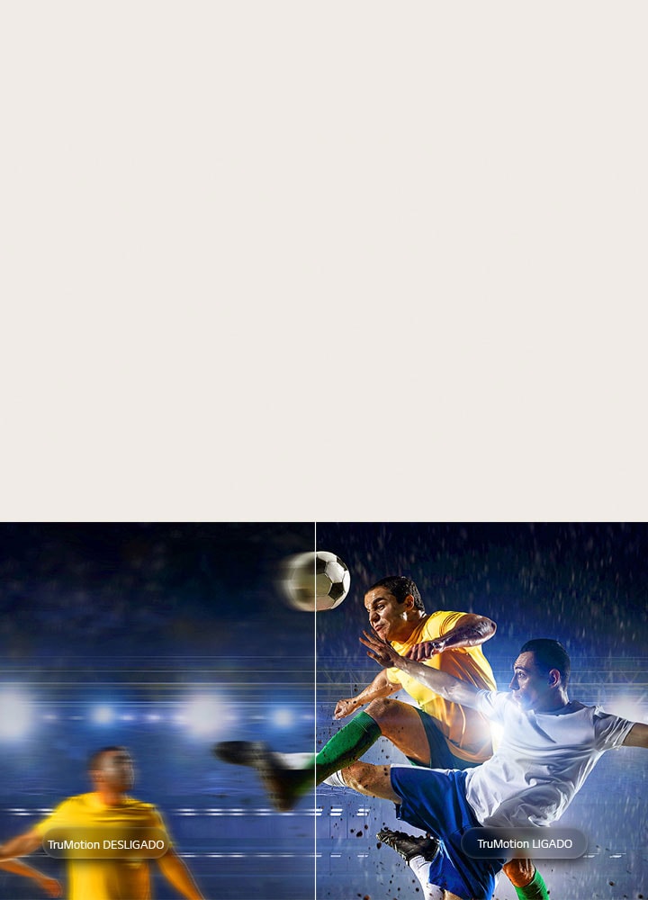 A LG OLED AI B6E com TruMotion realça a suavização de movimento numa cena de futebol em ecrã dividido, contrastando a ação desfocada com TruMotion Off e o movimento nítido e claro com TruMotion On para realçar a clareza em desportos de ritmo acelerado.