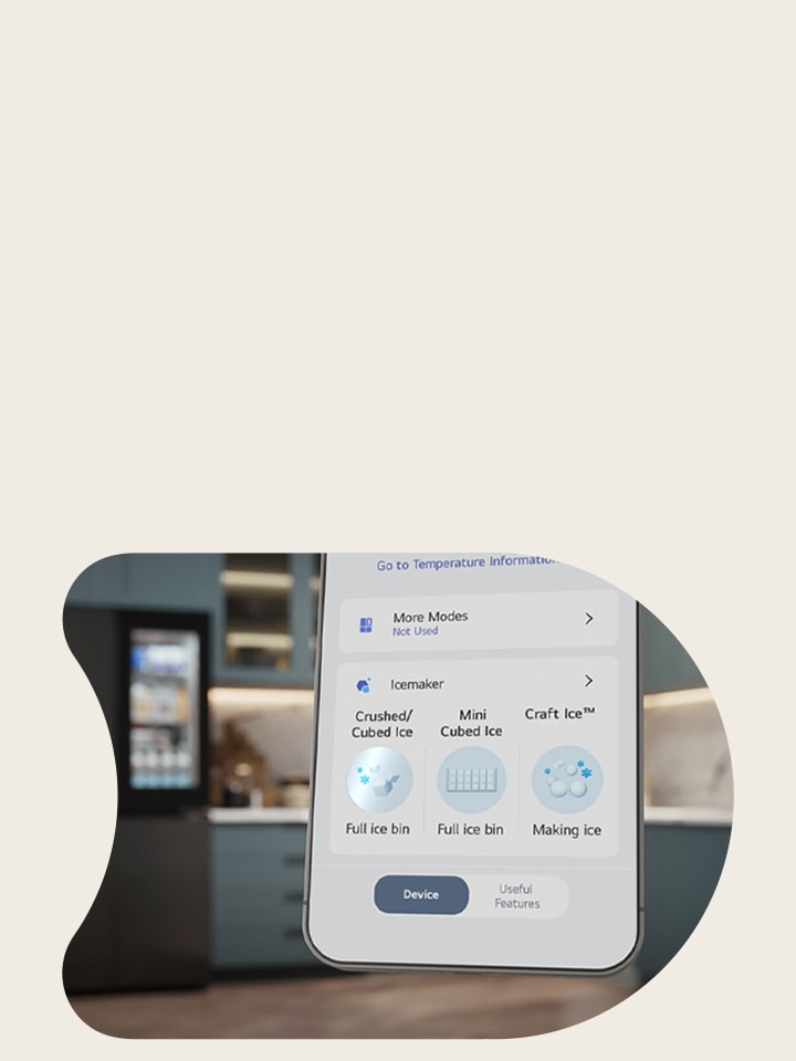 يتم التحكم في الثلج الموجود في الثلاجة من خلال تطبيق LG ThinQ على الهاتف الذكي.