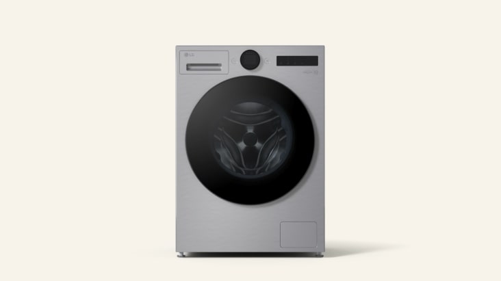 連接至牆面電源插座並擺放在地面的 LG 滾筒洗衣機。