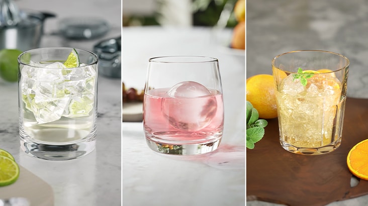 Ba ly đồ uống với ba loại đá khác nhau từ bộ lấy đá: đá viên, craft ice và đá bào, mỗi ly đều được trang trí với lát cam quýt.