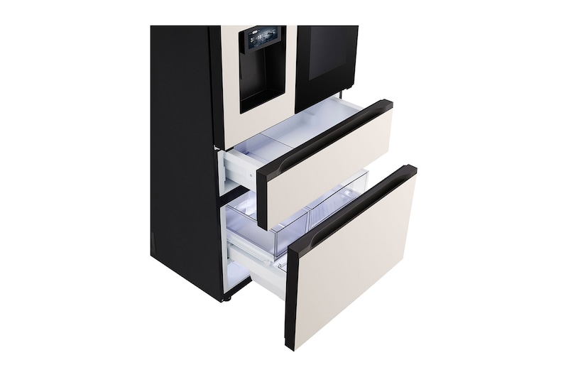 Tủ lạnh LG được đặt trong gian bếp hiện đại, hòa quyện tự nhiên với tủ bếp và nội thất xung quanh.
