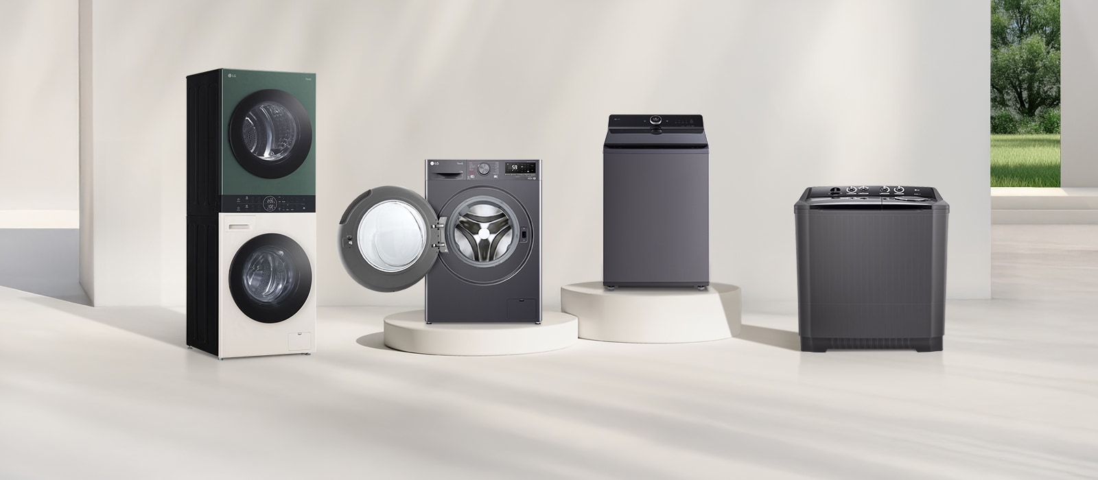 Trước bức tường màu be là dòng máy giặt cửa trước, máy giặt cửa trên và máy giặt lồng đôi LG Wash Tower. Ở bên phải là cảnh khu rừng.