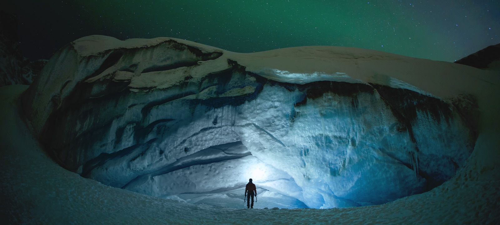 LG QNED evo AI Mini LED with Precision Dimming Ultra shows an aurora-lit glacier scene as expressed by conventional LED. Compared to Mini LED with Precision Dimming Ultra, conventional LED has less detail, clarity, and definition.