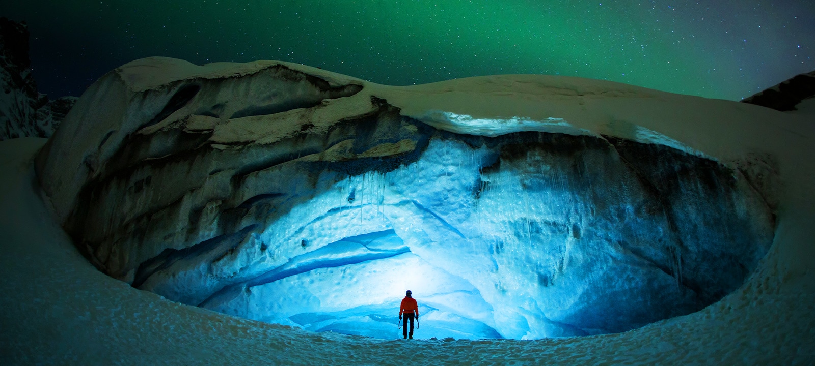 LG QNED evo AI Mini LED with Precision Dimming Ultra shows an aurora-lit glacier scene as expressed by Mini LED with Precision Dimming Ultra, illustrating deeper blacks, clearer contrast detail, and improved clarity.