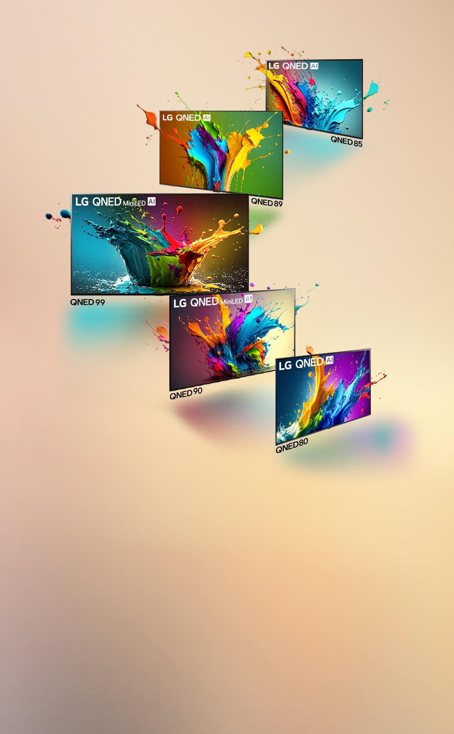 Ein Bild der LG QNED 80, 90, 99 und 85 stehen schräg nebeneinander. Der QNED 99 TV ist nach vorne ausgerichtet, die anderen TVs stehen in einem 45-Grad-Winkel. Bunte Farbtropfen und Wellen schießen aus jedem Bildschirm. Eine Lichtquelle strahlt und wirft bunte Schatten auf den Boden.
