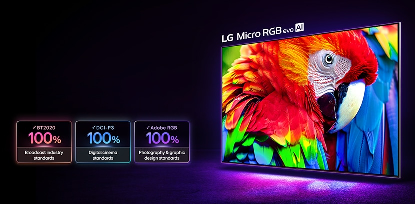 LG Micro RGB evo mit Micro RGB-Technologie hebt mit BT2020, DCI-P3- und Adobe RGB 100 %-Zertifizierungen die moderne Farbexpression hervor, während ein Papagei den Bildschirm mit lebensechten Farben und komplizierten Federdetails erfüllt.