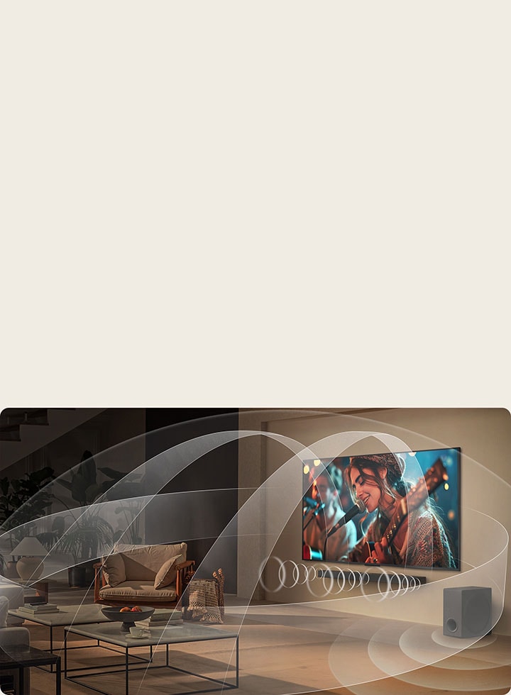 Wohnzimmer mit einem LG NanoCell TV und einer LG Soundbar mit Grafiken, die zeigen, wie beide Geräte den Raum mit Multi-Surround-Klang füllen.
