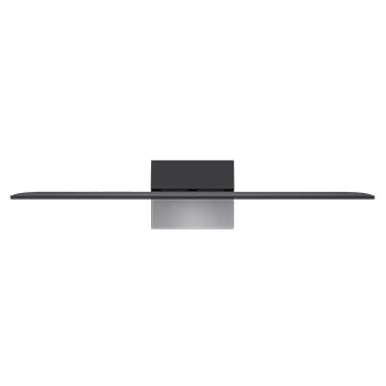 Ein Mädchen und ein Hund sitzen vor einem LG QNED TV, der an einer Wand montiert ist und drei Elefanten zeigt, die über einer LG Soundbar nach außen laufen. Der Titel spricht davon, dass jede Aktion auf einer großen Leinwand noch spannender ist.