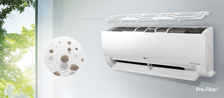 Die LG-Klimaanlage wird an der Wand montiert und vom Seitenwinkel aus betrachtet. Das Panel auf der Oberseite schwebt darüber. Die Filter im Inneren sind sichtbar. Eine Linie vom Pre-Filter führt zu einem vergrößerten Kreis hinaus. Der im Pre-Filter eingefangene Staub wird angezeigt. Rechts unten wird das Pre-Filter-Logo angezeigt.