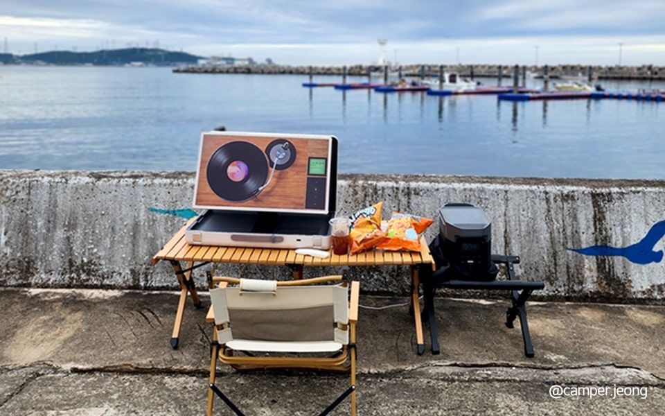 LG stanbyme go in a outdoor, sea side, camping setting