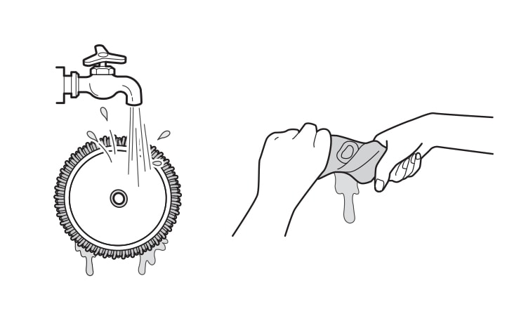 Wet both sides of the mop pads with water then squeeze out any excess water before attaching the pads Do not attach pads while they are dripping wet Attaching and using mop pads while they are dry may affect the cleaning results