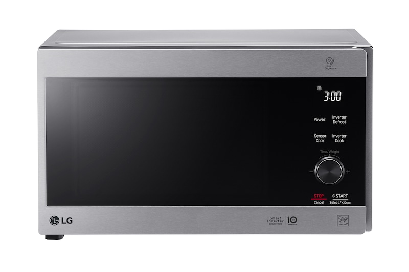 Front view of NeoChef, 42L Smart Inverter Microwave Oven MS4266OSS