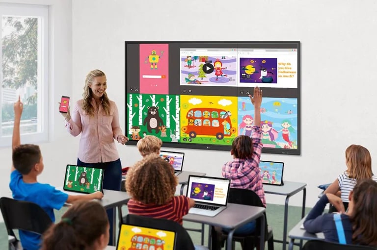 The screens of students' laptops and teacher's mobile are being shared to the display.