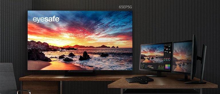 65EP5G can compare and monitor colors of SDR and HDR on one screen at the same time.