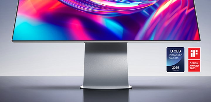 LG UltraFine™ evo 32U990A product image with its logo and awards logos below	