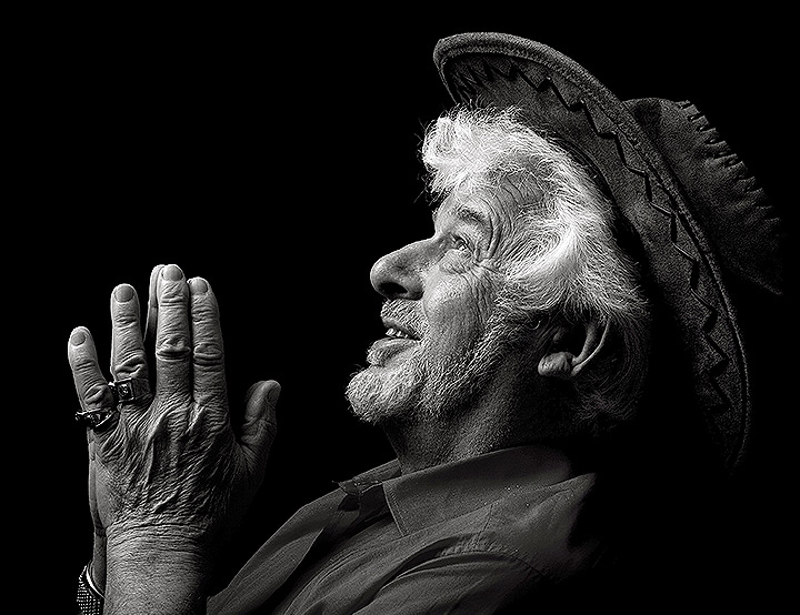 The 2,000:1 contrast ratio delivers clear detail without crushing even in dark visuals.