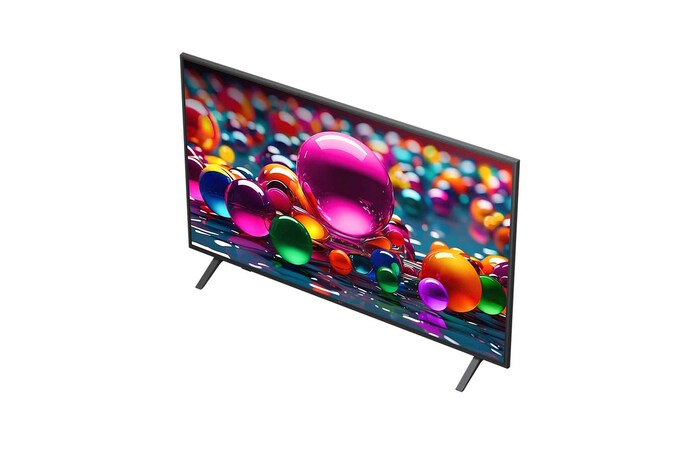 Vóór en na vergelijking van hoe LG 4K Super Opschalen de beeldkwaliteit verbetert. Twee panelen met dezelfde afbeelding van een kleurrijke vogel die op een tak in een bos zit; het rechter paneel is vervaagd. De titel beschrijft hoe 4K Super Opschalen de resolutie, helderheid en duidelijkheid verbetert. 