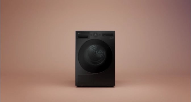 Een LG wasdroger is geplaatst in het midden van een minimalistische en lichte ruimte.