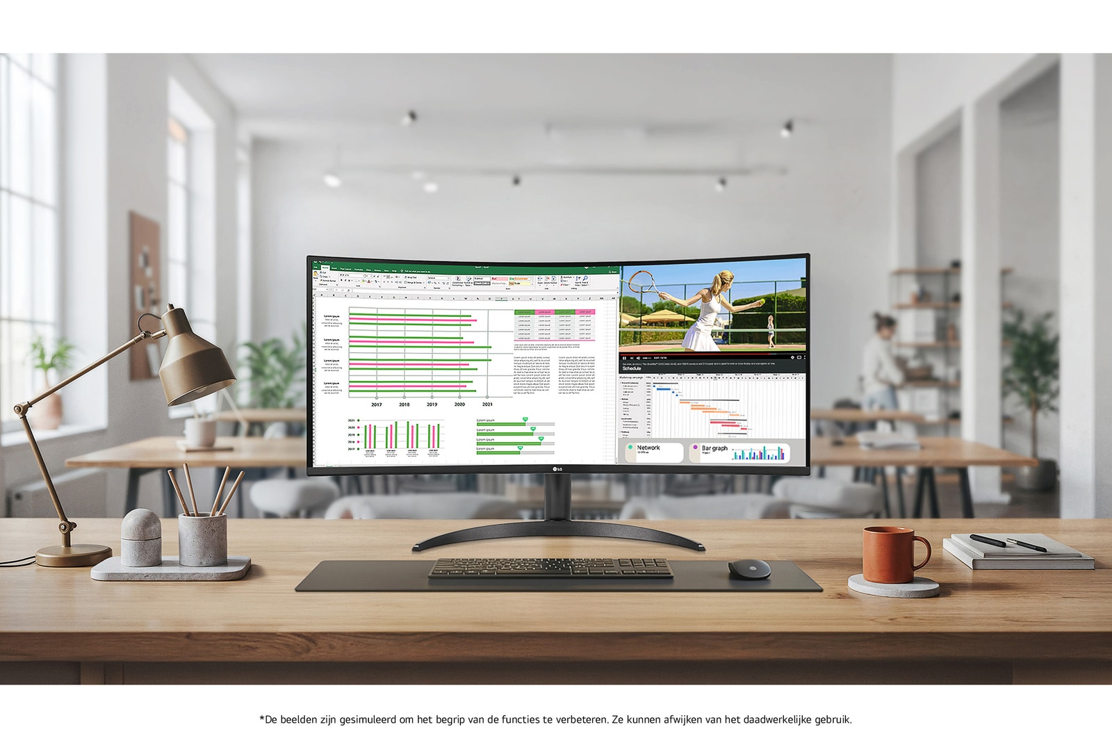 LG Monitor 34WR50QK in een moderne thuiswerkplek, toont het gebogen 21:9 UltraWide Scherm waarop tegelijkertijd spreadsheet- en videotoepassingen draaien.