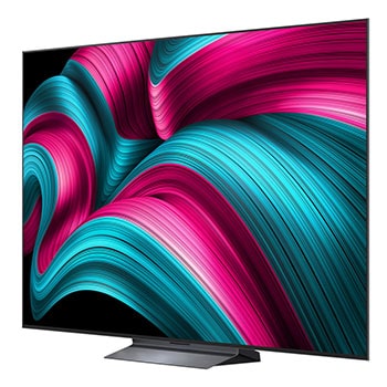 Op een LG OLED TV-scherm is de webOS 25-startpagina gevuld met apps en entertainmentcontent. Bij de tv zit de LG AI Magic Remote, de AI-knop wordt gemarkeerd alsof deze door de stem van de gebruiker wordt geactiveerd. Ernaast staat een tekstballon, die overschakelt naar mijn account. De korte tekst legt uit hoe gebruikers nu hun stem kunnen synchroniseren met hun persoonlijke profiel voor eenvoudiger navigatie en gepersonaliseerde aanbevelingen.