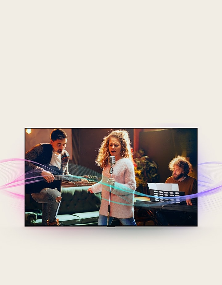 Een man die gitaar speelt, een vrouw die in een microfoon zingt en een man die de piano speelt zijn in beeld. Geluidsgolven komen uit ze, een reflectie van geluidsuitstoot en hoe de geluidskwaliteit wordt verbeterd met AI Clear Sound.