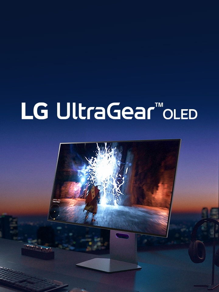 Een UltraGear™-monitor staat op een tafel bij zonsondergang en geeft een gamingscherm weer.