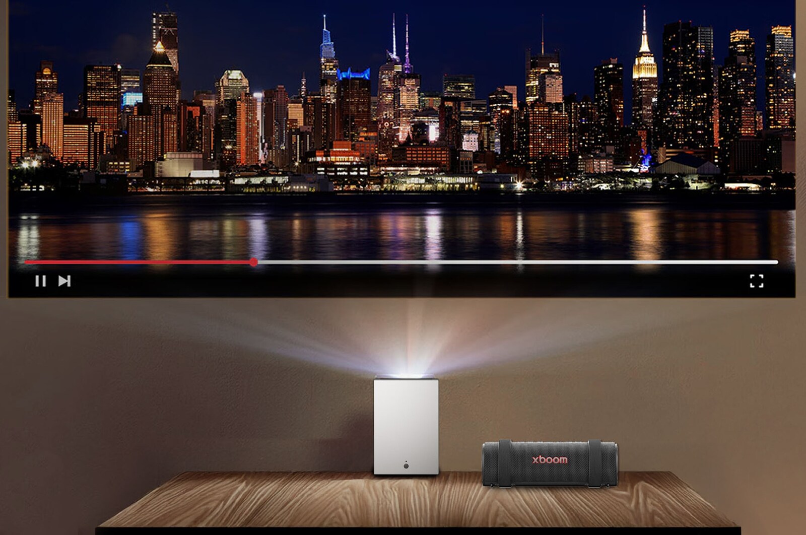 Vooraanzicht van LG CineBeam S + LG xboom Grab PU615U.GRAB