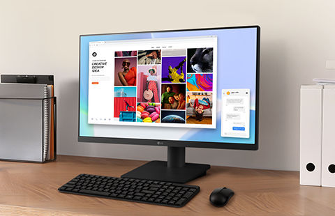 Er staat een FHD-monitor op het scherm met een toetsenbord en muis. Op het scherm wordt naar stockafbeeldingen gezocht.