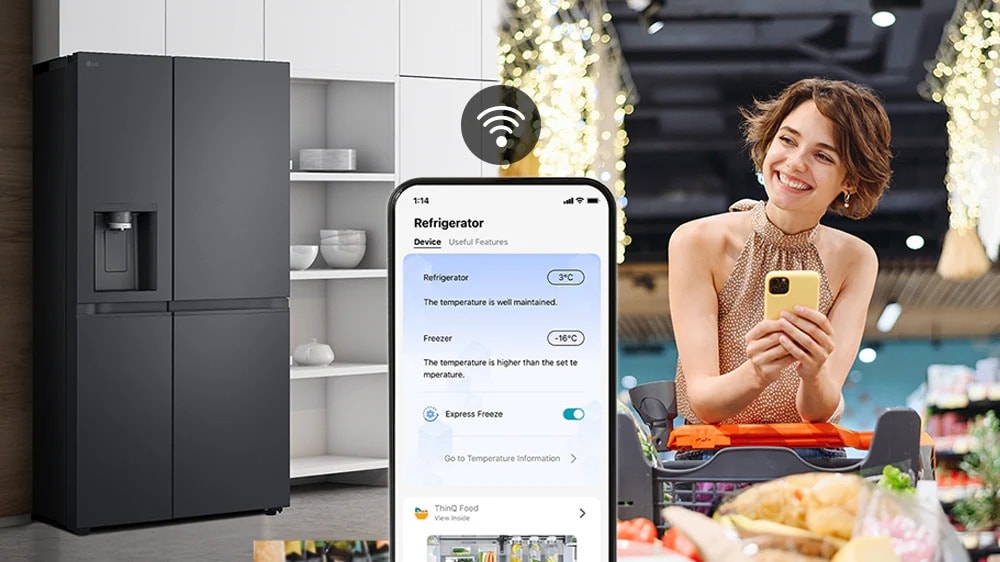 une femme utilisant son téléphone portable pour se connecter à son réfrigérateur 2 portes de l’extérieur à l’aide de l’application lg thinq.